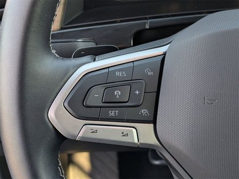 Used 2025 Volkswagen Atlas SE image 19