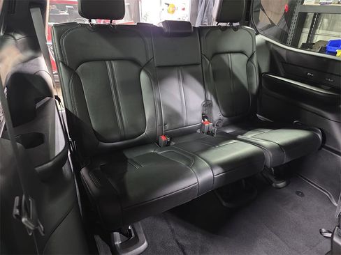 Used 2024 Jeep Wagoneer Series II image 12