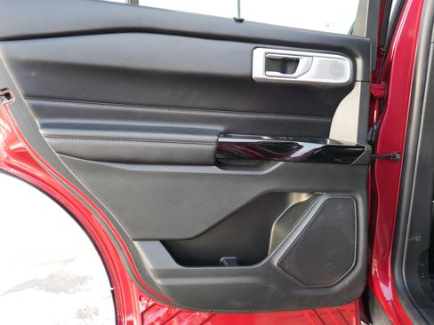 Used 2021 Ford Explorer Platinum w/ Equipment Group 601A image 22