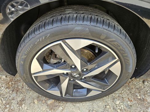 Used 2023 Hyundai Elantra SEL w/ Convenience Package FWD image 11