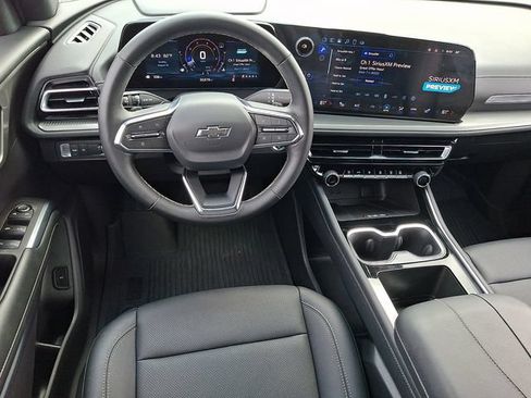 Certified 2025 Chevrolet Traverse LT w/ Midnight/Sport Edition FWD image 12