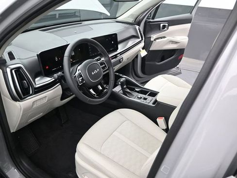 Used 2025 Kia Sorento S w/ Panoramic Sunroof Package FWD image 4