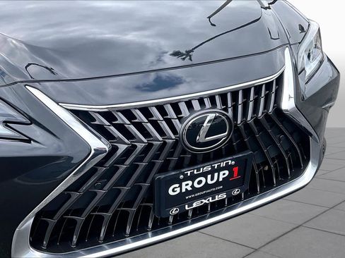 Used 2024 Lexus ES 300h w/ Premium Package FWD image 30
