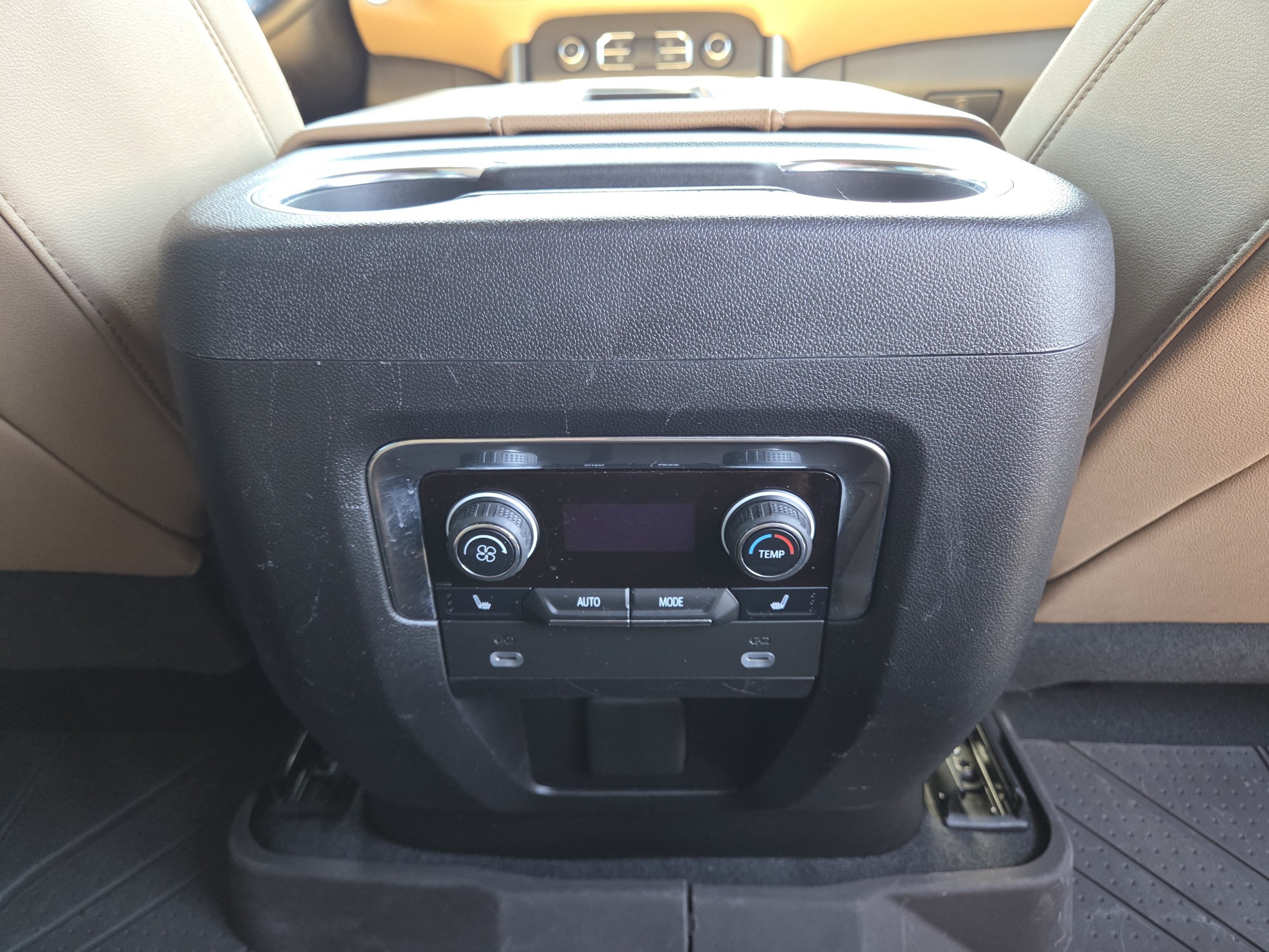 Used 2023 Chevrolet Suburban Premier AWD/4WD image 37