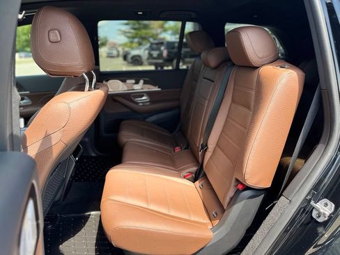 Used 2024 Mercedes-Benz GLS 450 4MATIC image 26