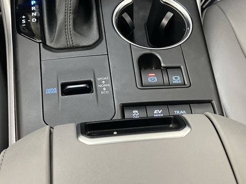 Used 2021 Toyota Highlander XLE image 33