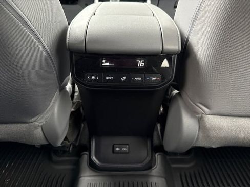 Used 2024 Toyota Highlander LE image 22