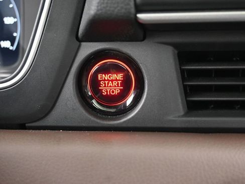 Used 2025 Honda Pilot Elite image 27