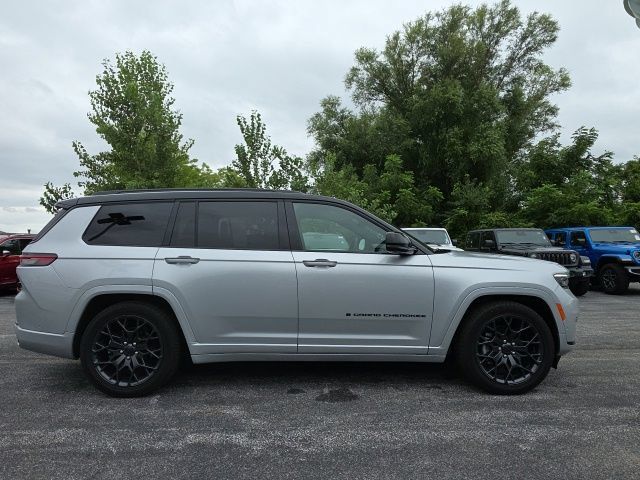 Used 2025 Jeep Grand Cherokee L Summit AWD/4WD image 17