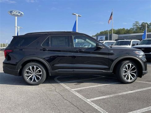 New 2026 Ford Explorer ST-Line image 2