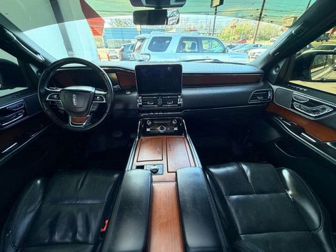Used 2020 Lincoln Navigator Reserve image 21