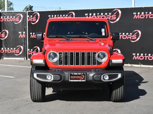 Used 2025 Jeep Wrangler Sahara image 2