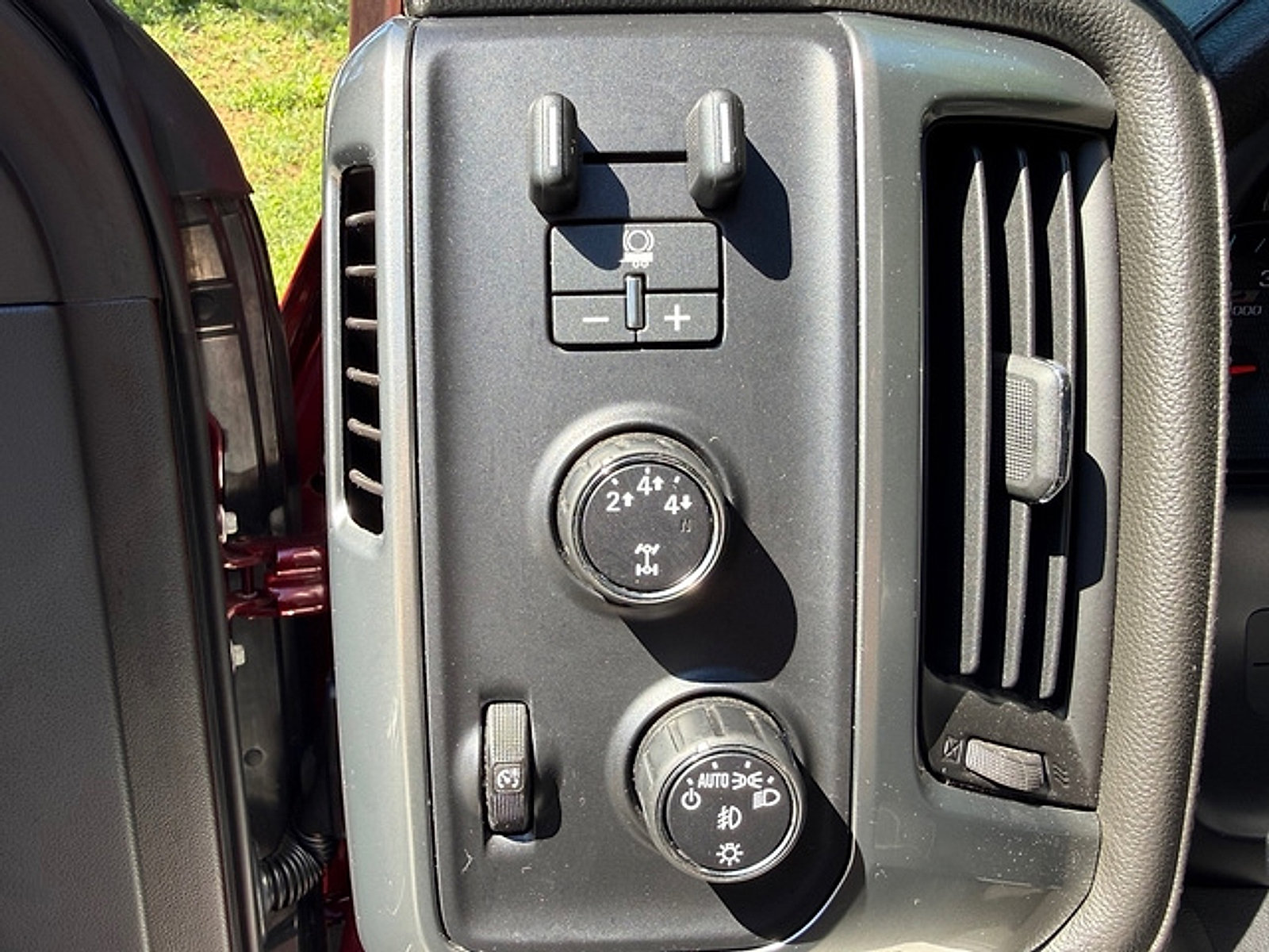 Used 2016 Chevrolet Silverado 2500 LTZ w/ Duramax Plus Package AWD/4WD image 17