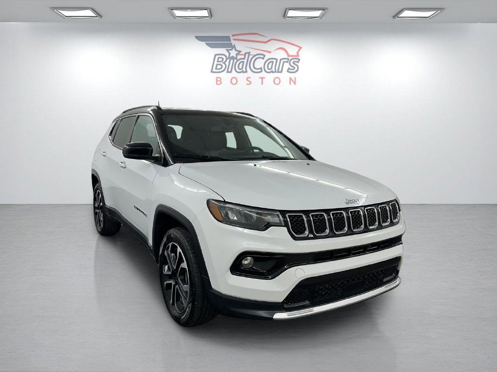 Used 2023 Jeep Compass Limited AWD/4WD image 3