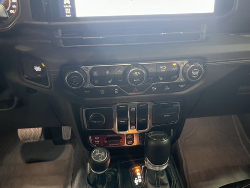 Certified 2025 Jeep Gladiator Rubicon AWD/4WD image 24