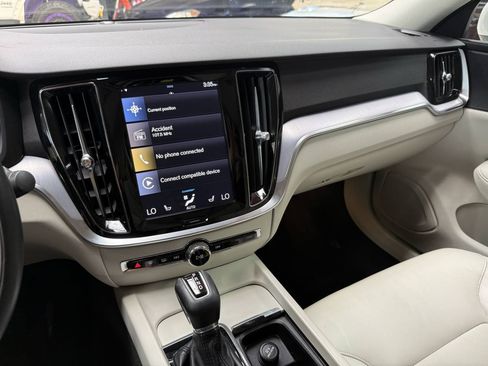 Used 2019 Volvo S60 T5 Momentum w/ Premium Package FWD image 18