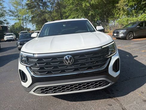 Used 2025 Volkswagen Atlas Cross Sport SE FWD image 2