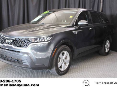 Used 2022 Kia Sorento LX FWD image 3