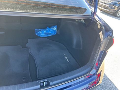 Used 2025 Toyota Corolla LE image 29