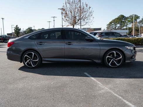 Used 2018 Honda Accord Sport image 11