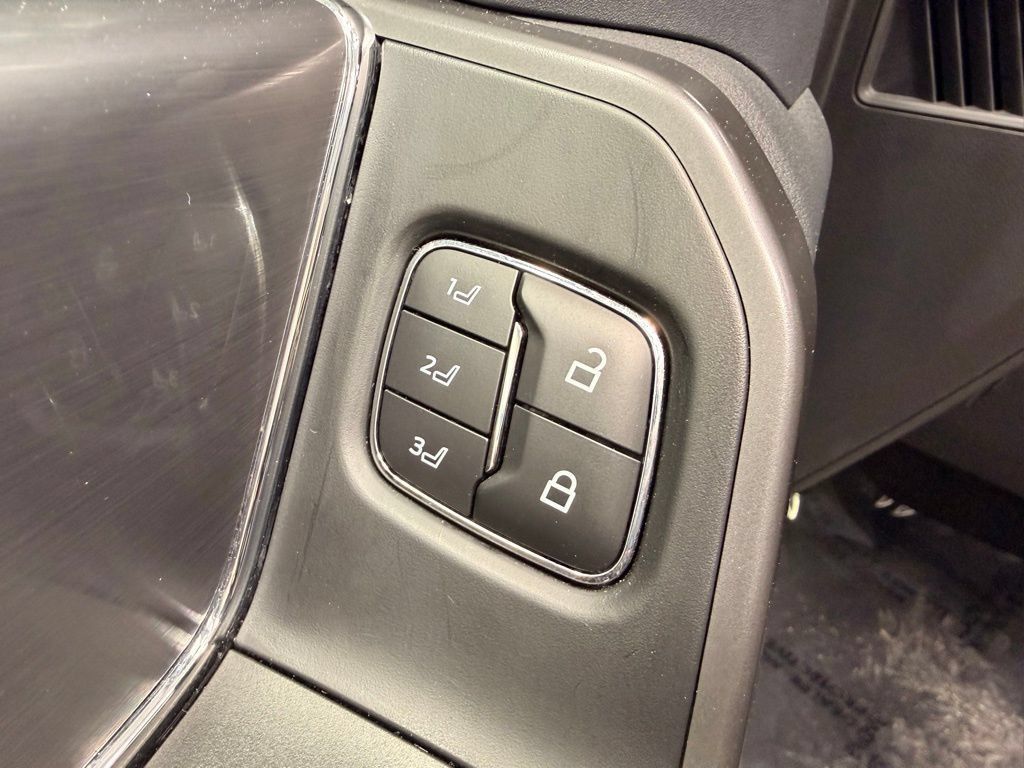 Used 2025 Ford F150 Lariat AWD/4WD image 22