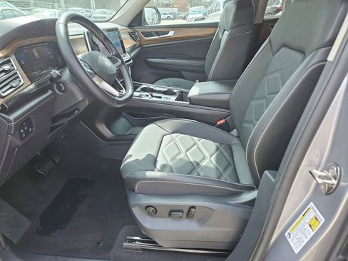 Used 2025 Volkswagen Atlas SE image 11