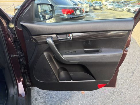 Used 2011 Kia Sorento EX image 19