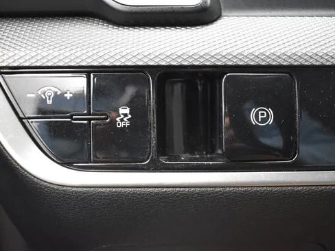 Used 2025 Kia Sportage LX image 22