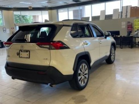 Used 2022 Toyota RAV4 XLE Premium FWD image 7
