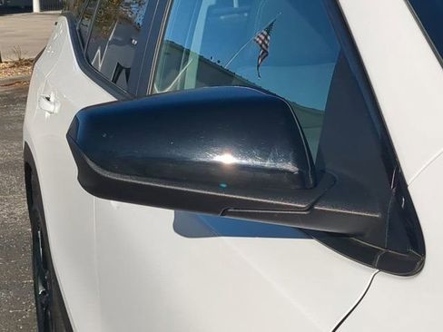 Used 2024 GMC Terrain SLE w/ Driver Convenience Package image 12