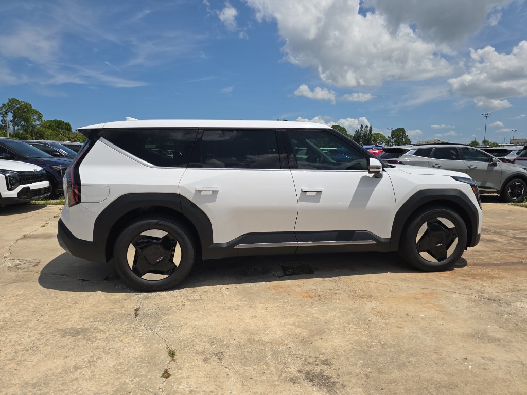 New 2026 Kia EV9 Light RWD image 9