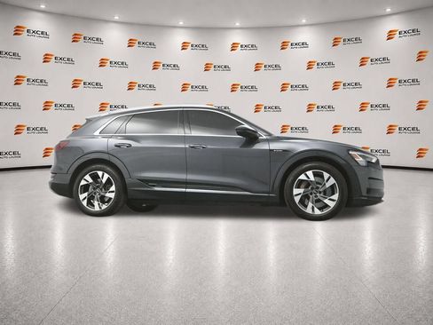 Used 2022 Audi e-tron Premium AWD/4WD image 44