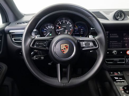 Certified 2025 Porsche Macan AWD/4WD image 25