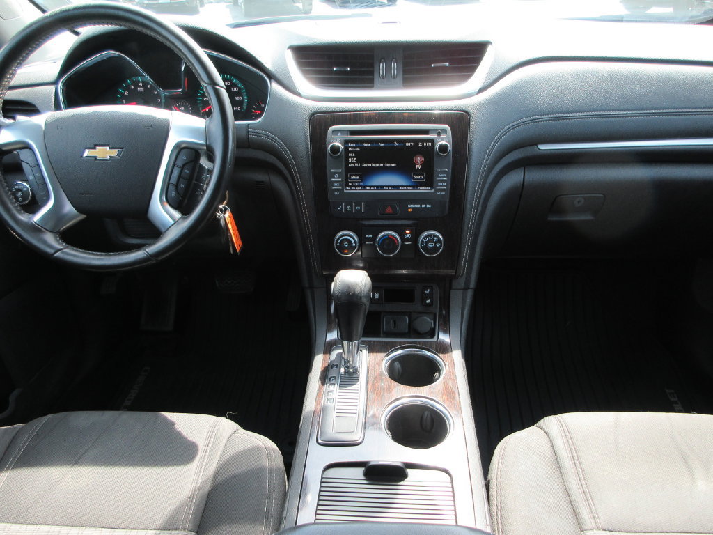 Used 2017 Chevrolet Traverse LT w/ Style and Technology Package FWD image 15
