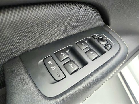 Used 2019 Volvo S60 T6 R-Design image 21