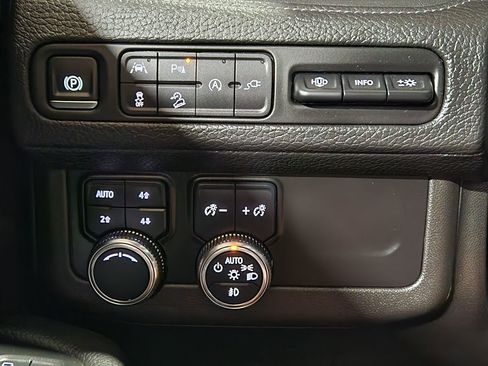 Used 2021 GMC Yukon Denali w/ Denali Premium Package AWD/4WD image 43