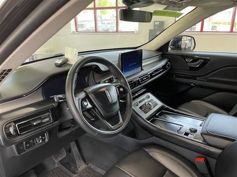 Used 2023 Lincoln Aviator AWD image 19