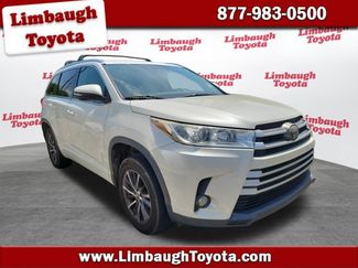 Used 2017 Toyota Highlander XLE FWD video 1