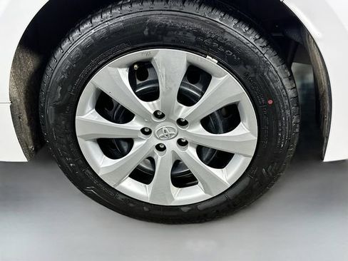 Used 2024 Toyota Corolla LE image 28