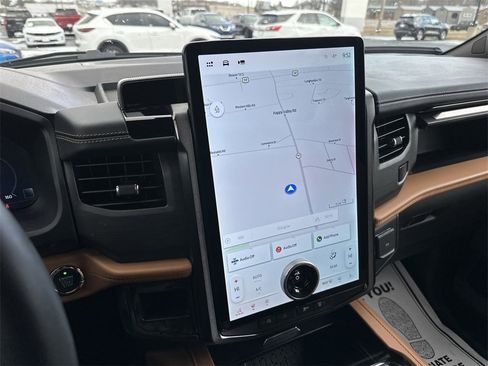 Used 2024 Ford Expedition Platinum image 18