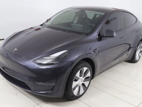 Used 2024 Tesla Model Y Long Range image 23