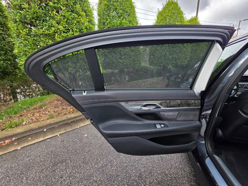 Used 2019 BMW 750i xDrive w/ Executive Package image 44