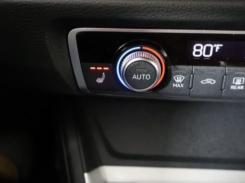 Used 2025 Audi Q3 2.0T Premium image 47