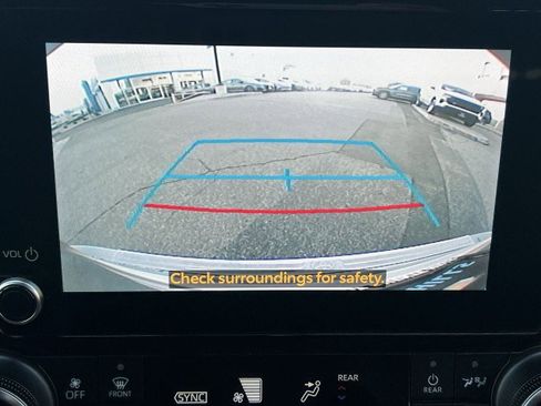 Used 2023 Toyota Highlander LE image 14