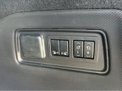 Certified 2022 Cadillac Escalade ESV Sport AWD/4WD image 33