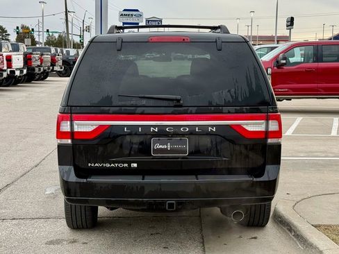Used 2017 Lincoln Navigator L Reserve image 4