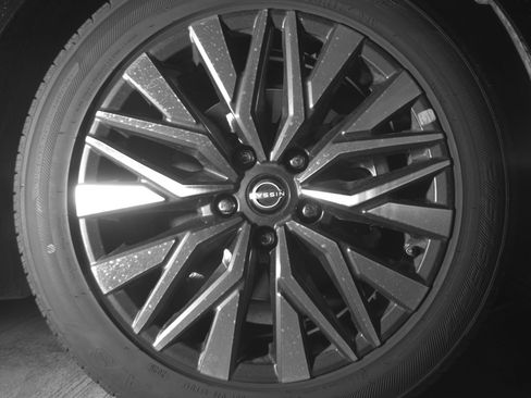 Used 2025 Nissan Altima 2.5 SV FWD image 13