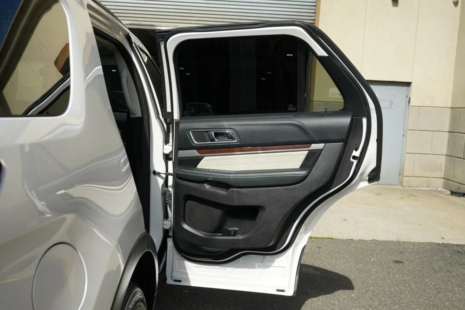 Used 2017 Ford Explorer Platinum AWD/4WD image 37