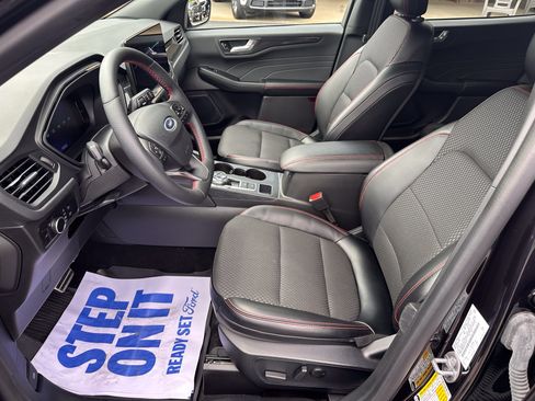 Used 2024 Ford Escape ST-Line w/ Tech Pack #1 AWD/4WD image 10