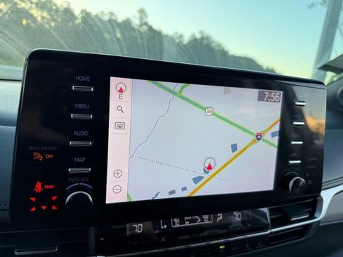 Used 2023 Toyota Sienna Limited image 22